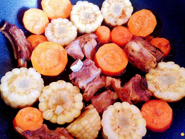 塔吉锅羊排焖饭