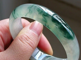 翡翠玉手镯一般多少钱