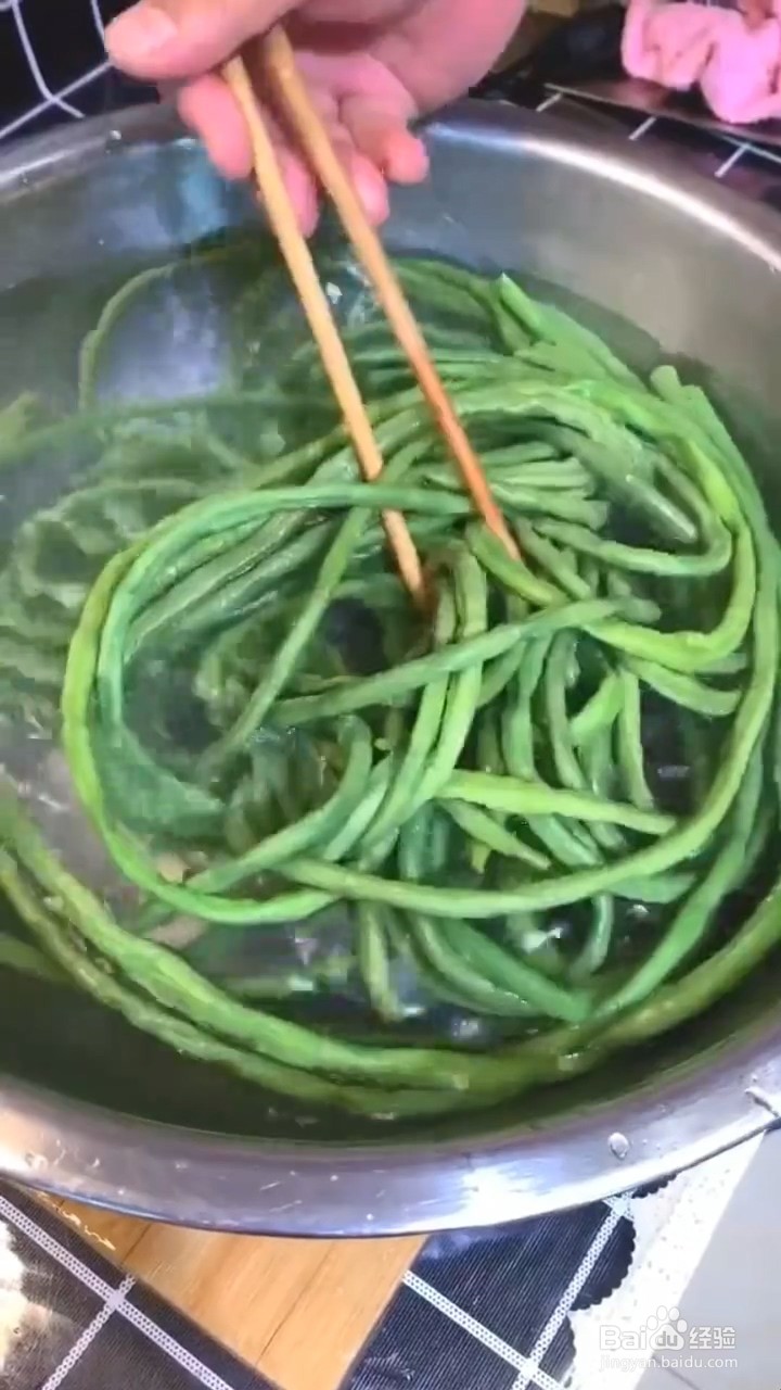如何制作好吃的家庭版凉拌豆角