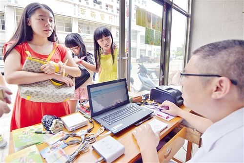 小学生如何办理市民卡 需要带什么证件