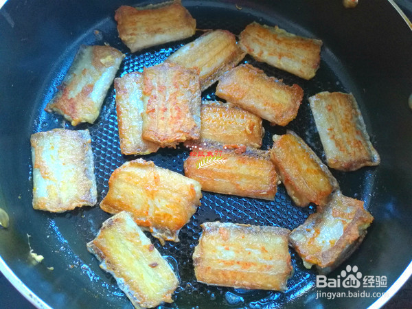 红酒焖带鱼的做法