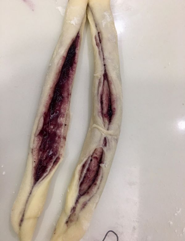 蓝莓果酱烤面包