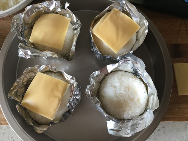 芝士金枪鱼饭团