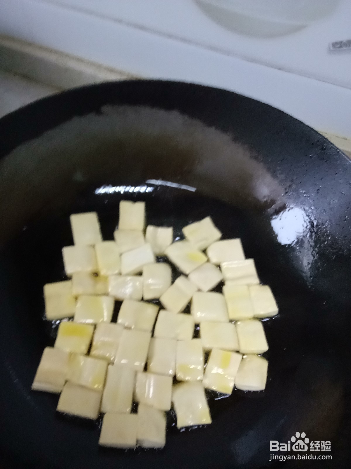 剩肉酱炒皮蛋豆腐