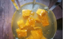 南瓜小米鲫鱼浓汤的做法步骤