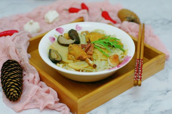 冬笋火腿鸡汤面