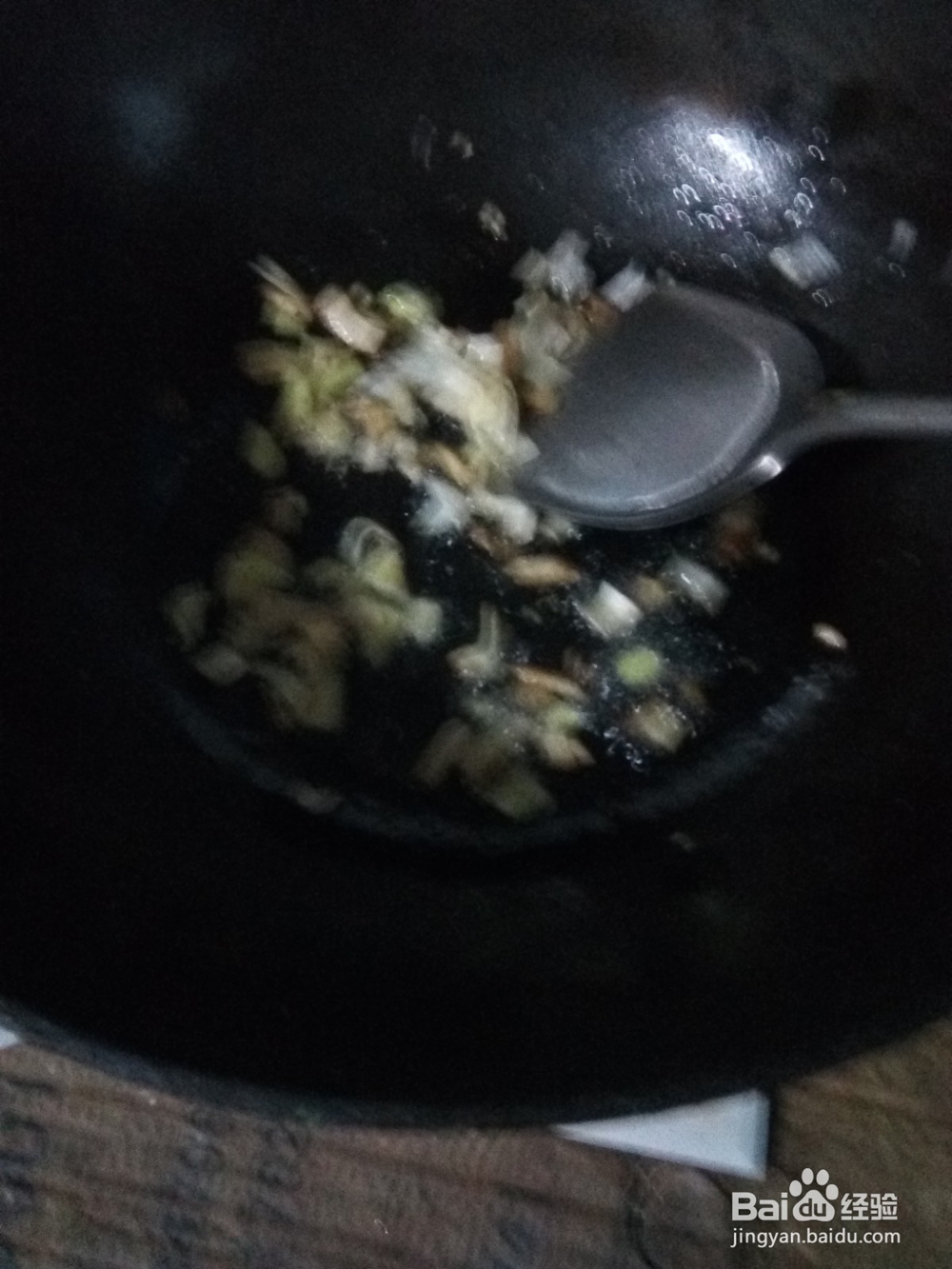 葱姜爆酸菜炖冻豆腐