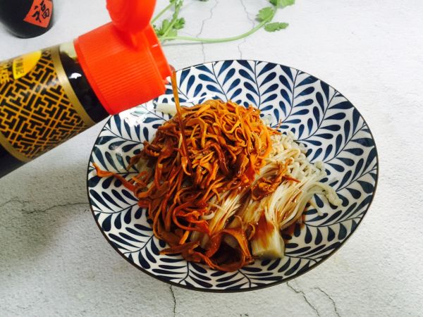 虫草花拌金针菇