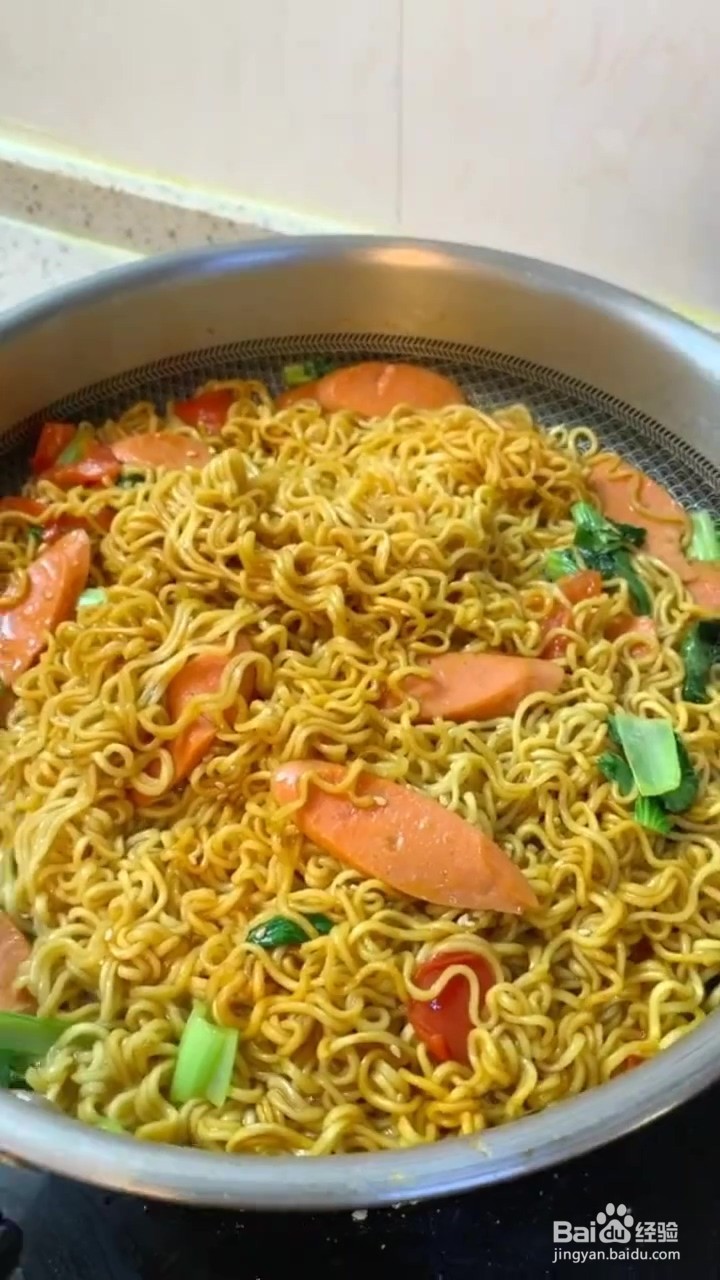 如何制作火腿炒面