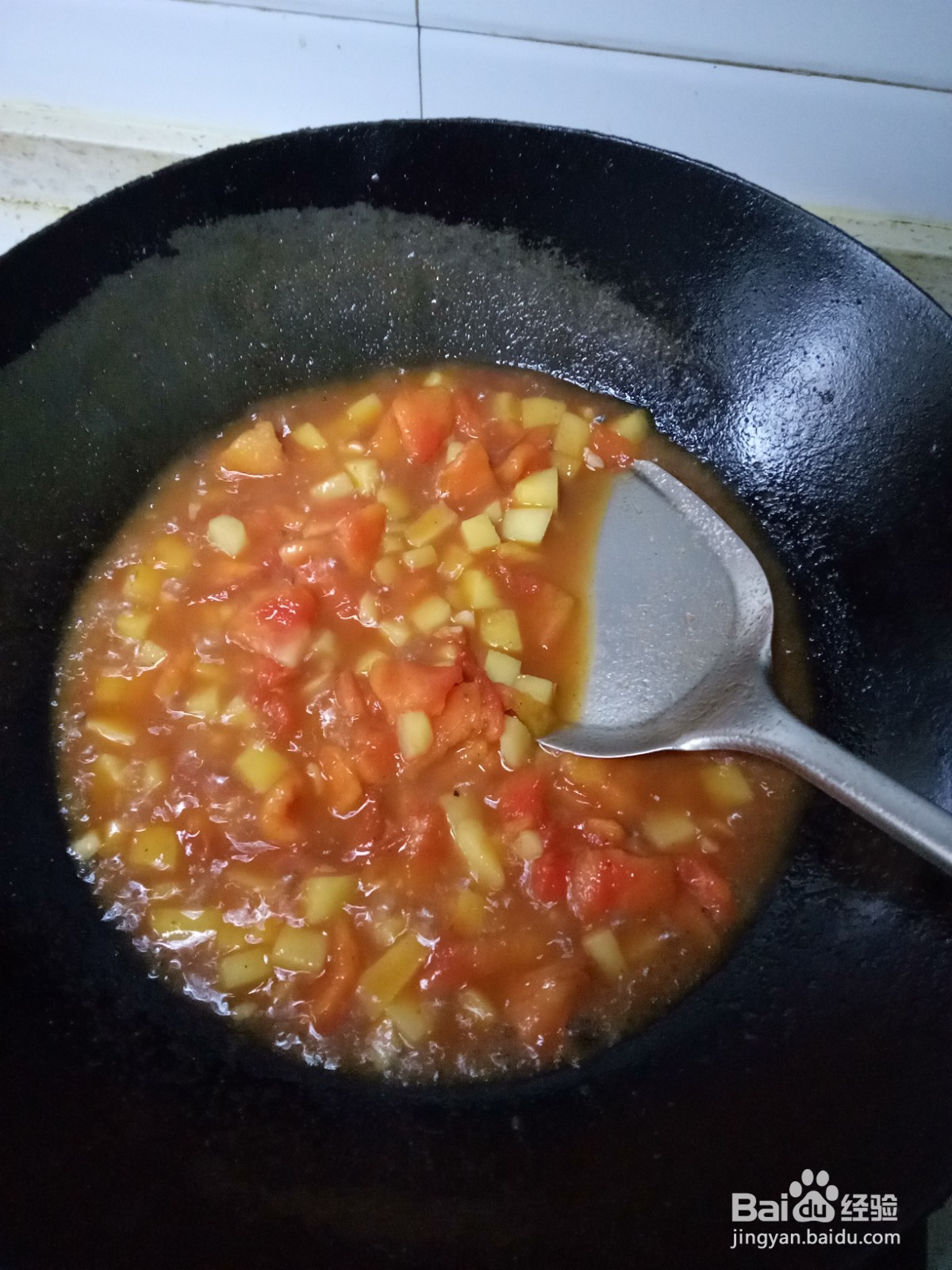 西红柿炒土豆火腿肠