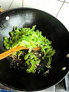 橄榄肉末煸苦瓜的做法