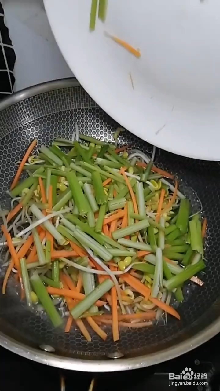 如何烹饪芹菜炒豆芽