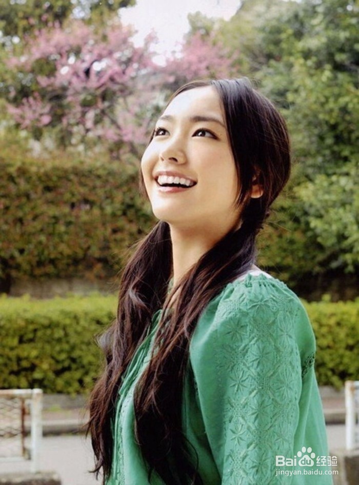 如何独自面对他人的注视