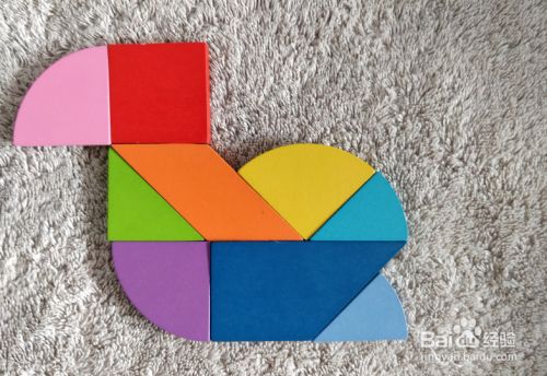 用九巧板拼图玩具怎样拼一只水上漂着的水鸟?