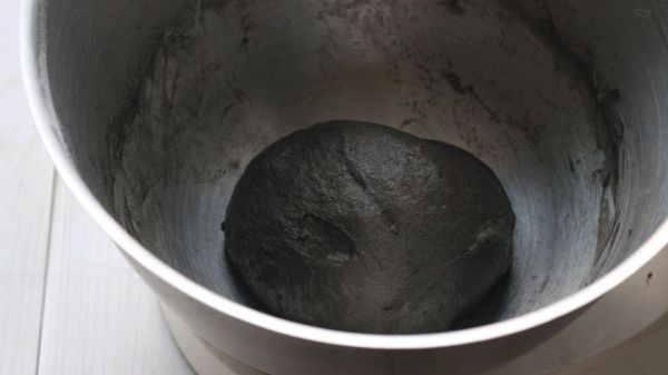 海鲜墨鱼汁披萨