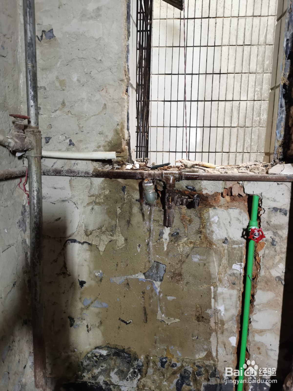 热熔水管时水闸关不掉水怎么办?