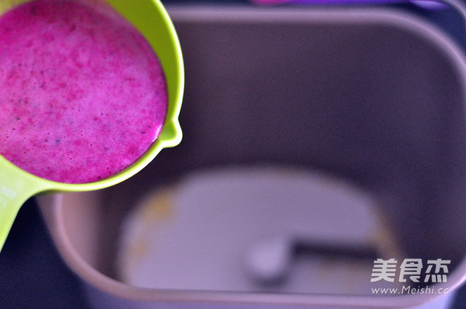 养乐多火龙果吐司