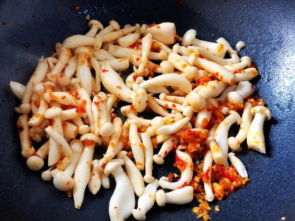 白玉菇炒午餐肉