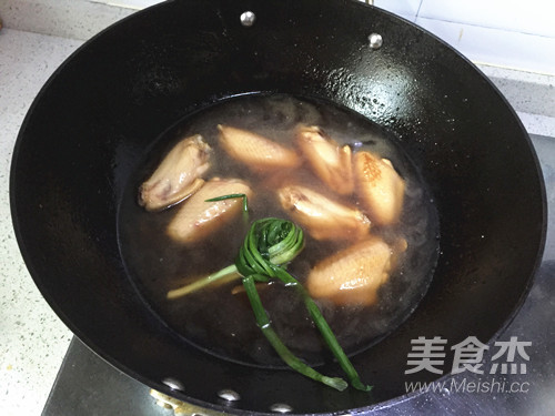 栗子烧鸡翅的做法