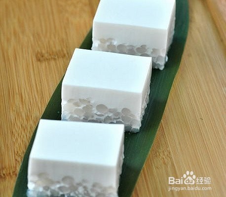 鸿记煌三汁焖锅小吃系列椰奶西米糕的家常做法