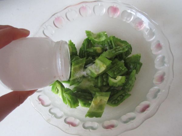 香菠凉瓜炒鸡片