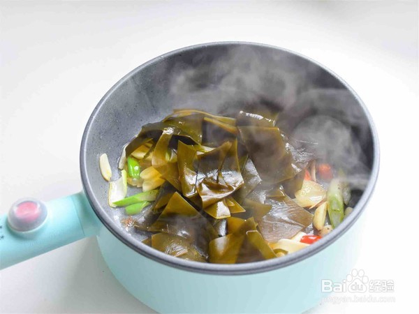 海带炖鱼的做法