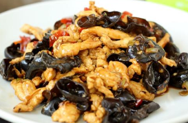 黄花木耳炒鸡片