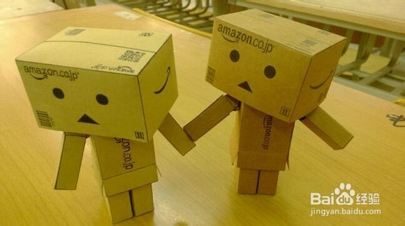 如何制作纸盒人送给心爱的人