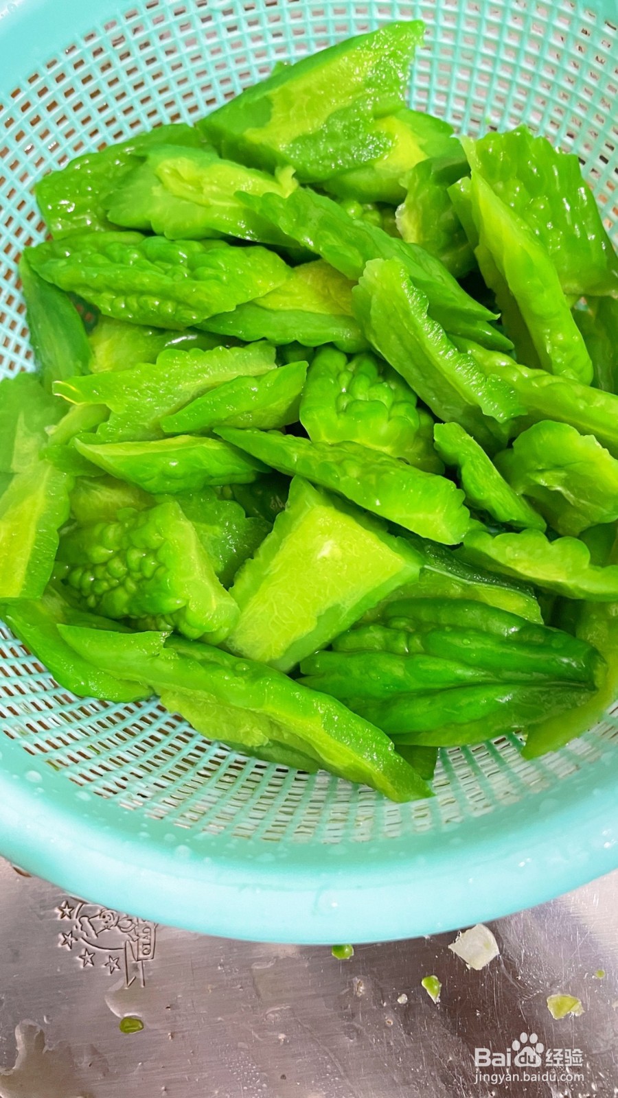 豆豉鲮鱼炒苦瓜的做法