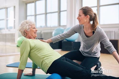 奶奶能举80斤水缸，老年人如何做健身运动？