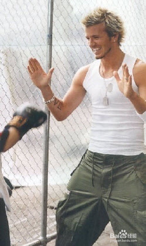 工装裤搭配上衣