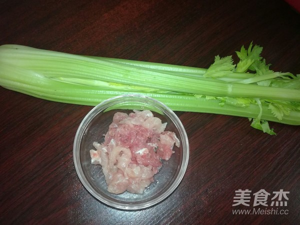 西芹炒肉的做法