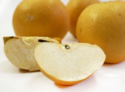 自制雪梨蜂蜜补水保湿面膜