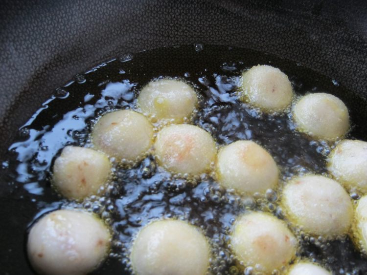 炸元宵是冻着炸还是化了炸