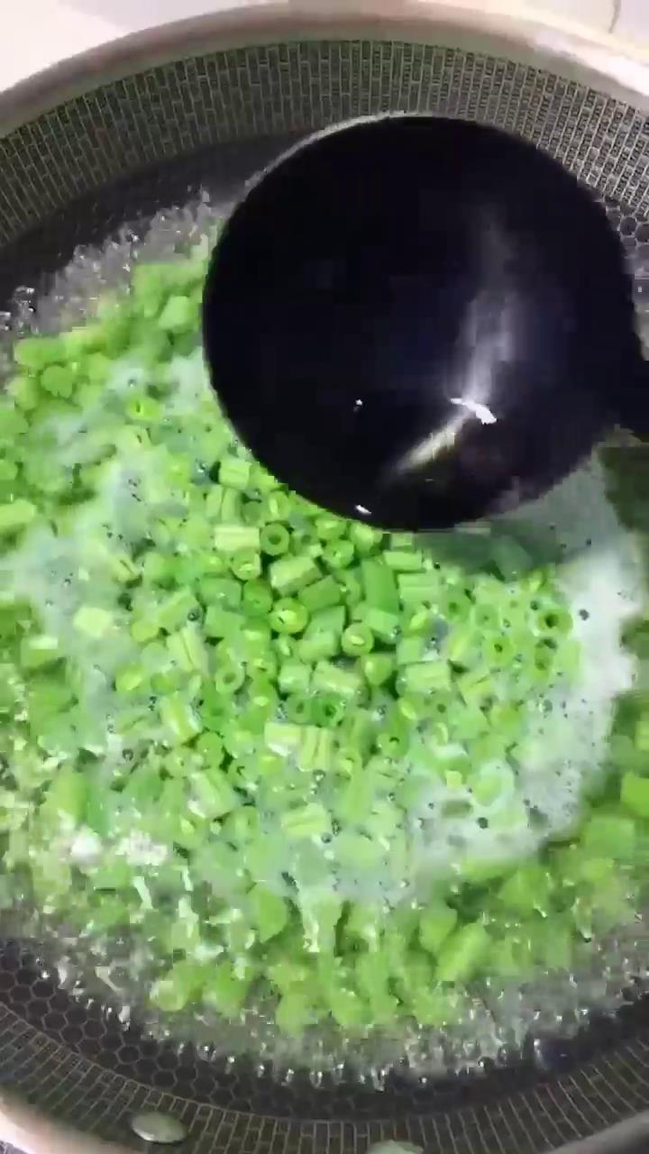 豆角炒肉怎么做？