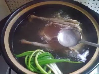 养心养颜：乳鸽汤