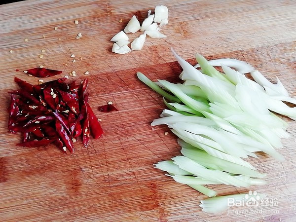 西芹炒蛋的做法