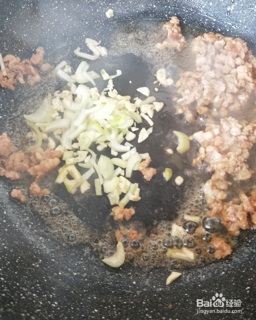 新手易做的西红柿茄子肉丁打卤面