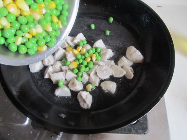 青豆玉米炒鱼丸