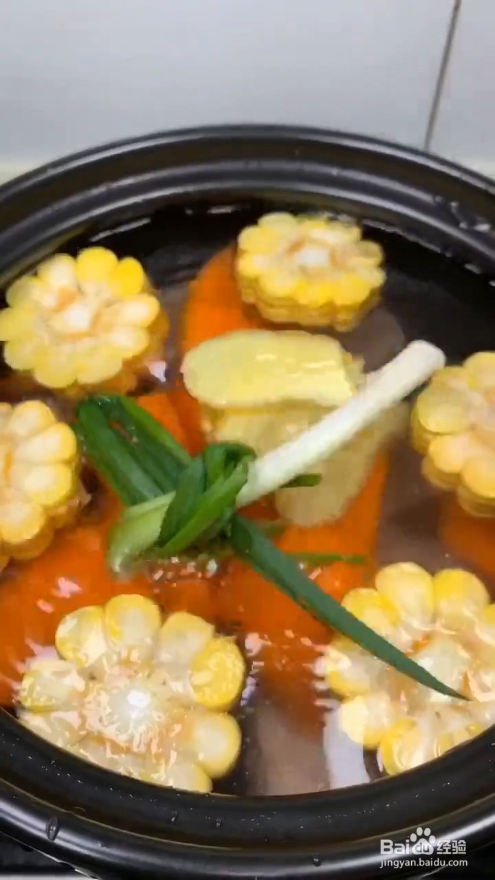 如何在家自制玉米排骨汤