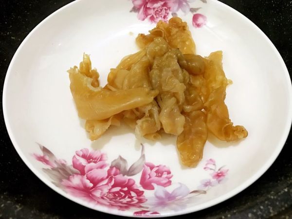红枣枸杞花胶奶冻
