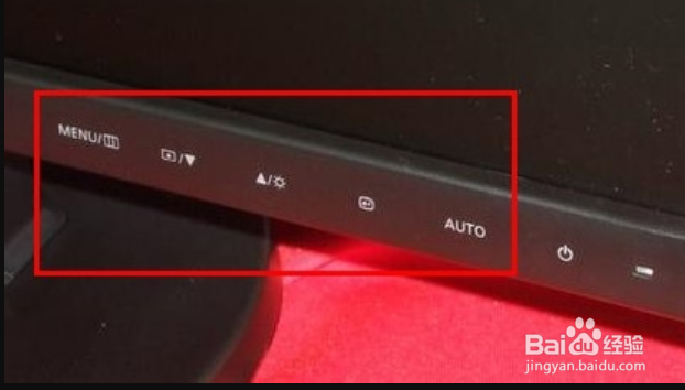 如何调整电脑屏幕亮度