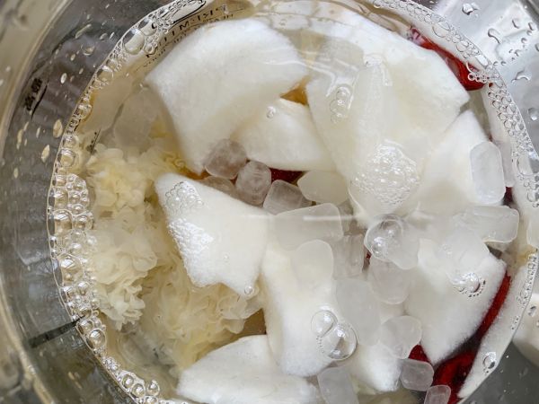 冰糖银耳雪梨汤