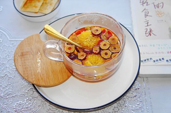 菊花红枣枸杞茶