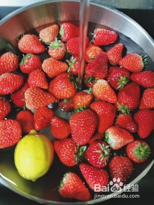 红颜草莓果酱的做法