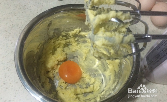 如何制作蛋黄纽扣小饼干