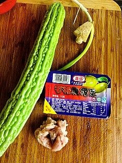 橄榄肉末煸苦瓜的做法