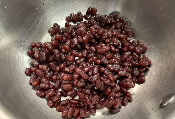 日式蜜豆芝麻包