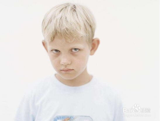 父亲的哪些行为对孩子的伤害最大