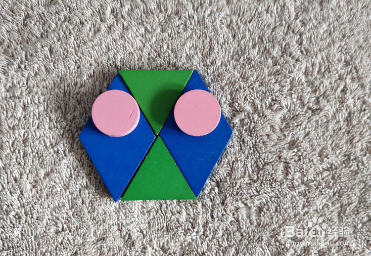 用蒙氏积木怎样拼一只站在树枝上的猫头鹰